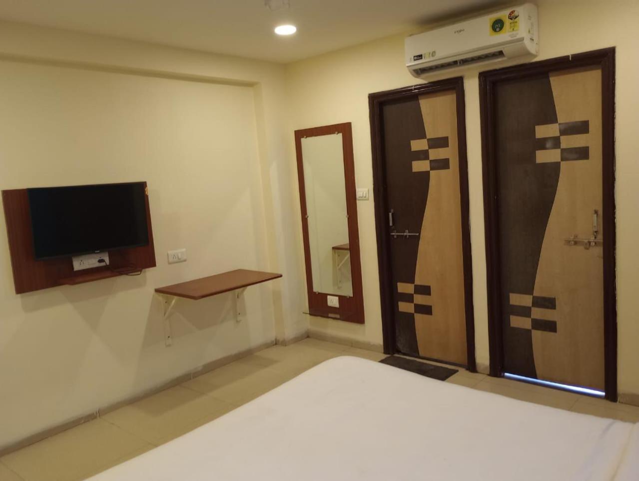 Hotel Aura Inn Ιντόρ Εξωτερικό φωτογραφία